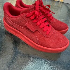Puma sz 7 California Tol Emboss red suede sneakers shoes